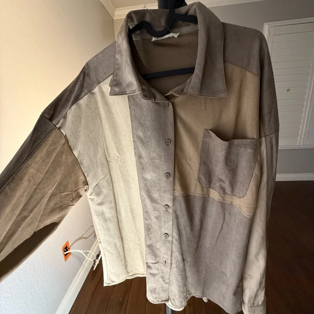 Colorblock Button-Up Shirt - Picture 2 of 3